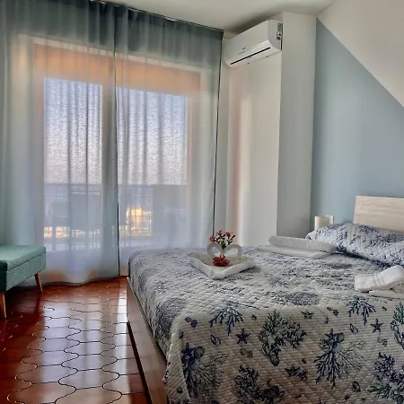 Bilocale Vista Mare E Parcheggio Privato דירה
