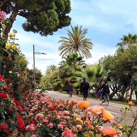 Bilocale Vista Mare E Parcheggio Privato דירה *