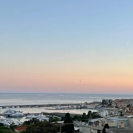 Bilocale Vista Mare E Parcheggio Privato Appartement