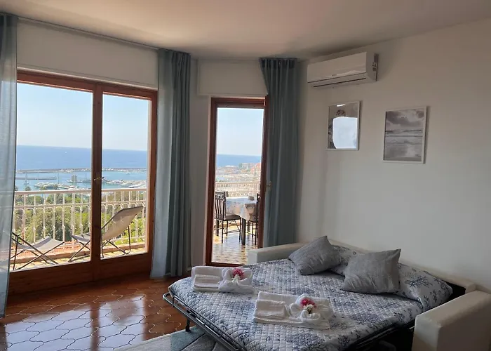 Bilocale Vista Mare E Parcheggio Privato * Sanremo